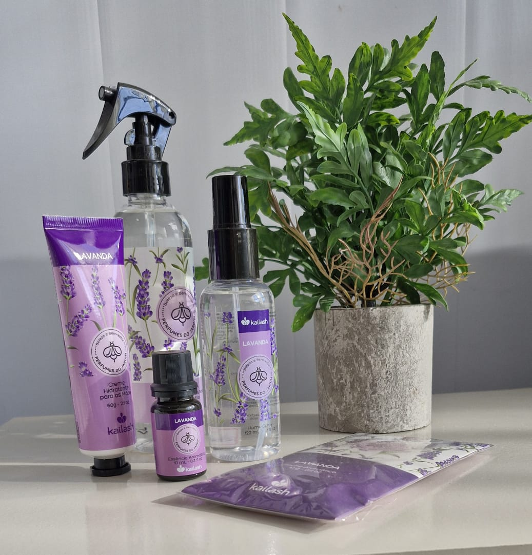 Linha Lavanda Kailash: creme hidratante, água perfumada, home spray, essência e sachê